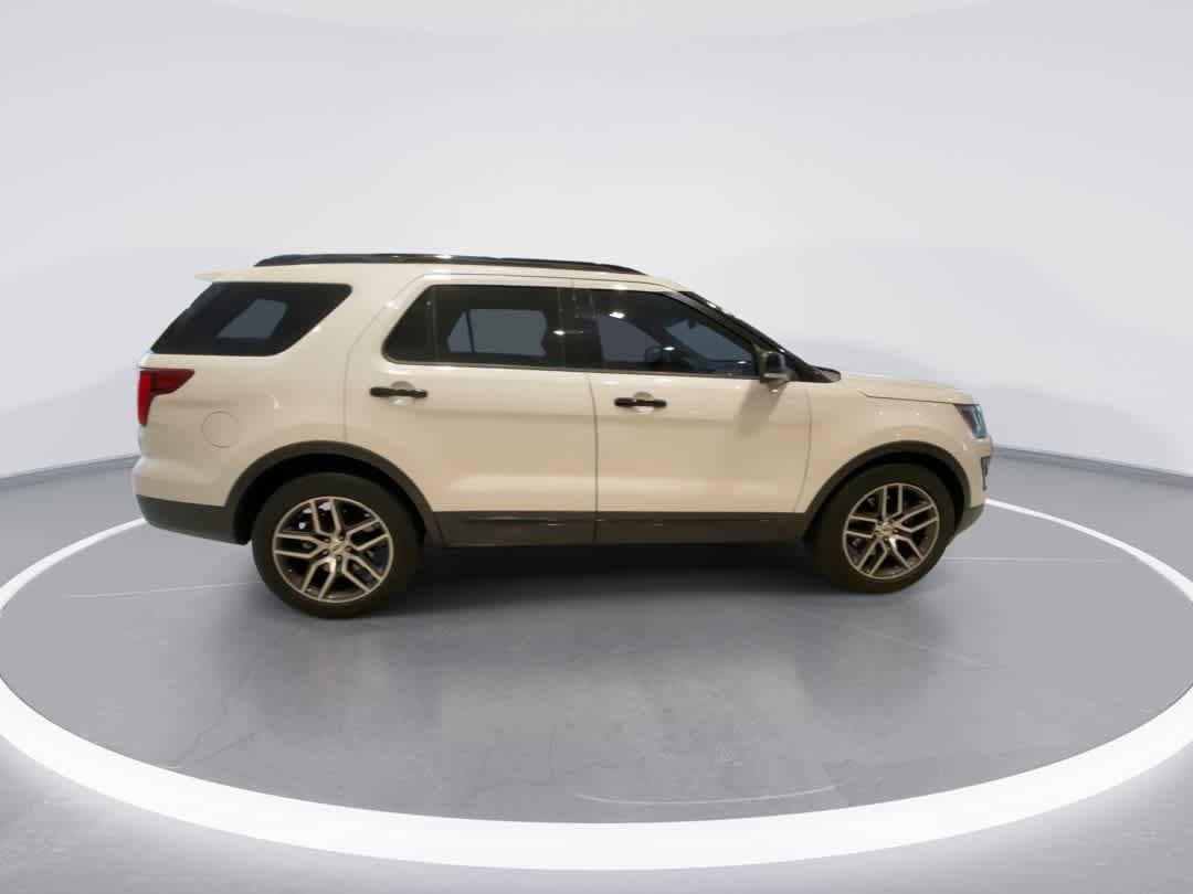 Thumbnail: 2016 Ford Explorer - 9
