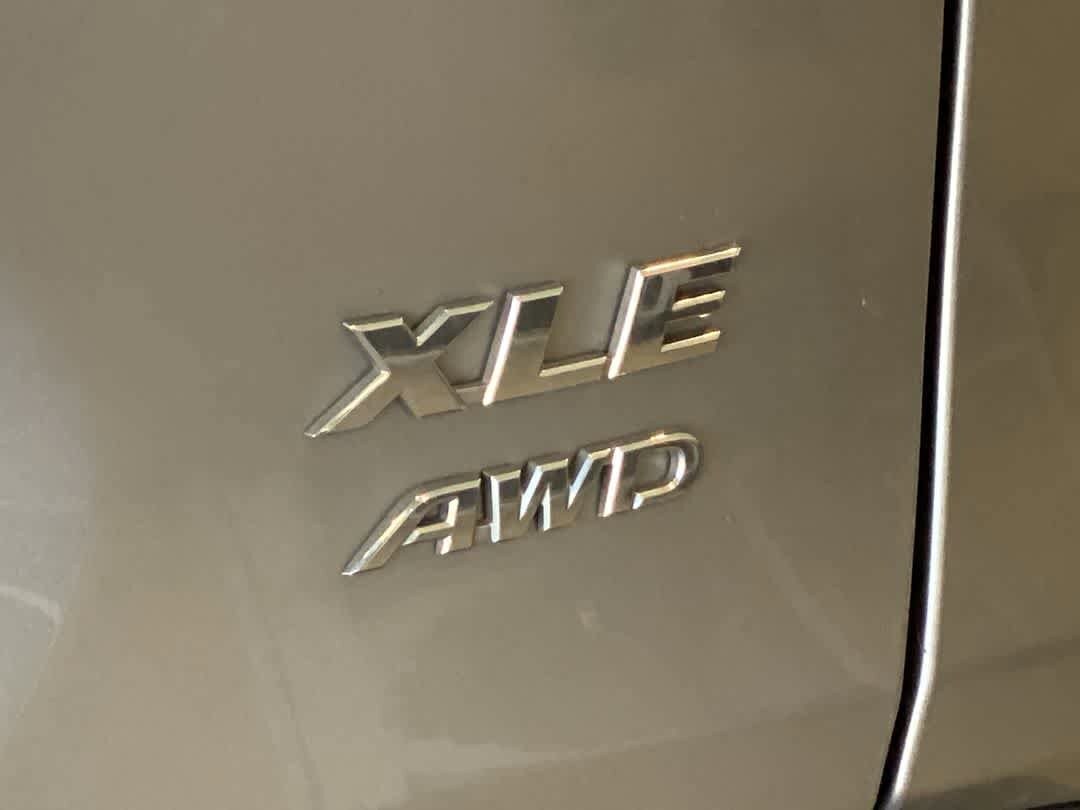 Thumbnail: 2020 Toyota RAV4 - 11