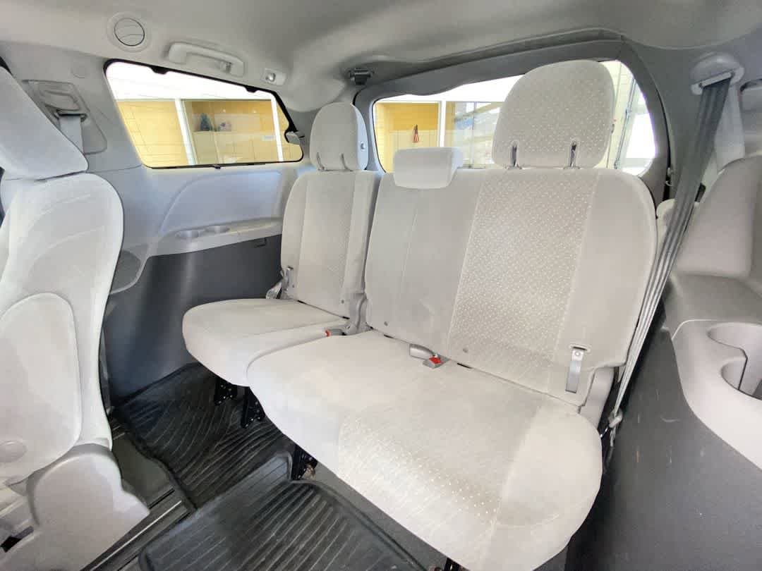 Thumbnail: 2020 Toyota Sienna - 24
