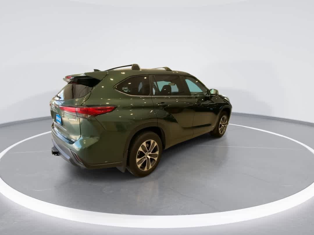 Thumbnail: 2023 Toyota Highlander - 8