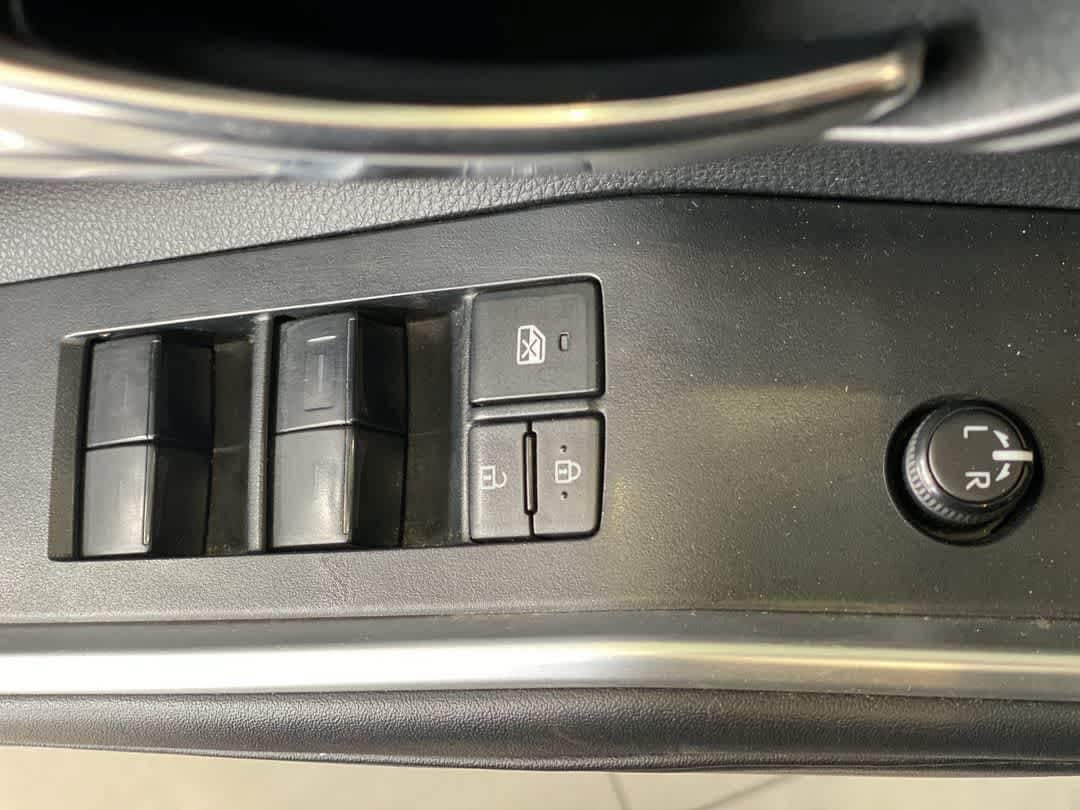 Thumbnail: 2022 Toyota Highlander - 16