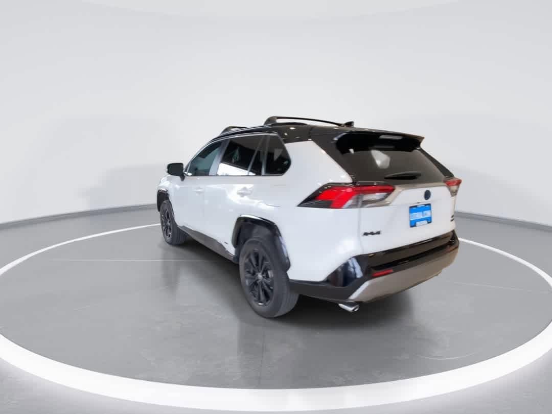 Thumbnail: 2022 Toyota RAV4 - 6