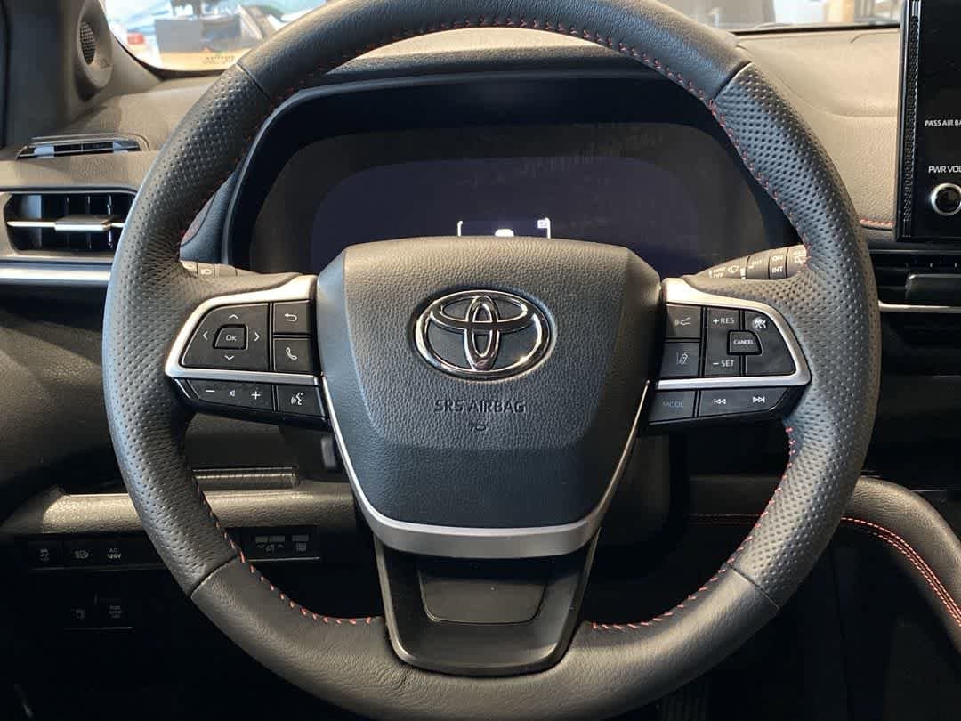 Thumbnail: 2025 Toyota Sienna - 17