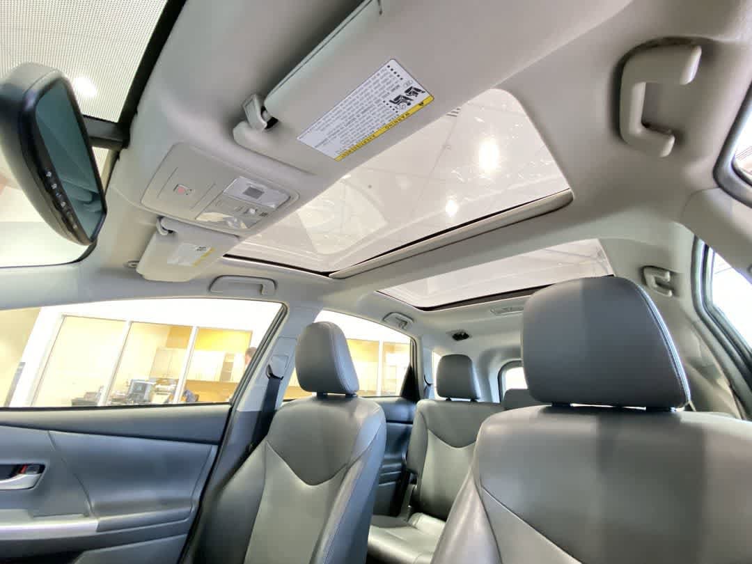 Thumbnail: 2013 Toyota Prius v - 25