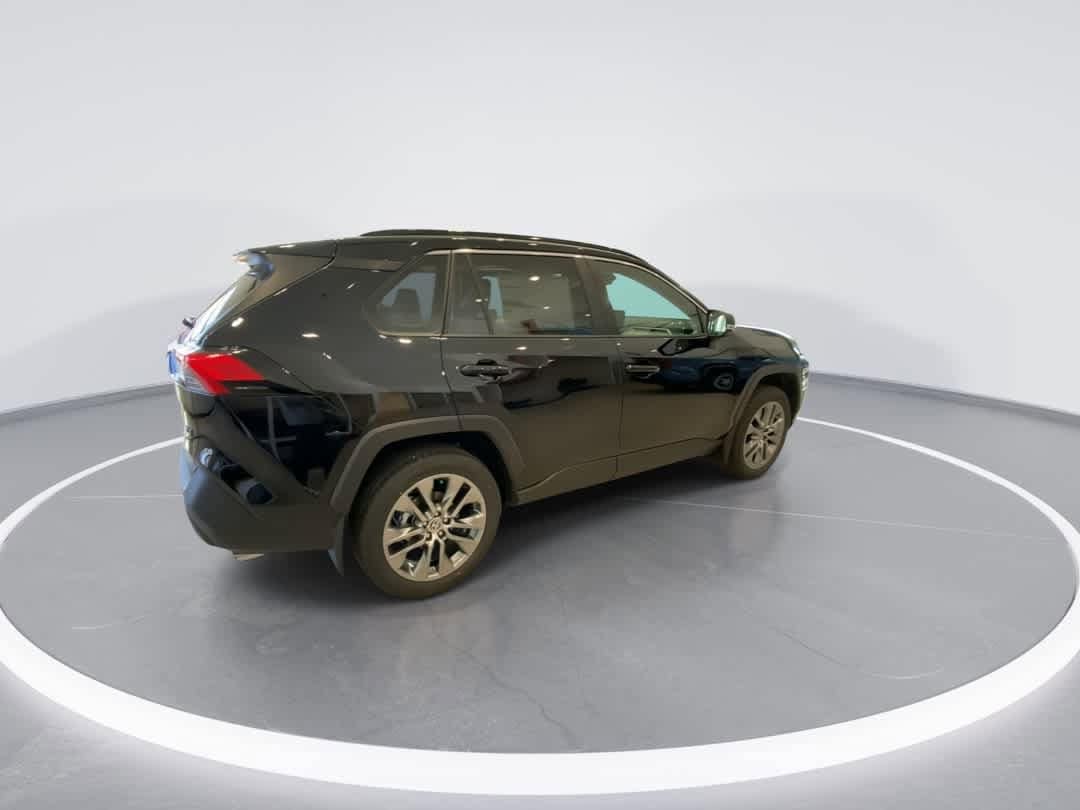 Thumbnail: 2025 Toyota RAV4 - 8