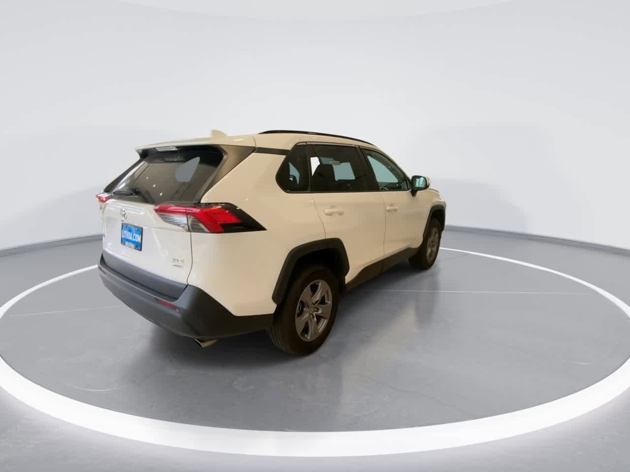 Thumbnail: 2022 Toyota RAV4 - 8