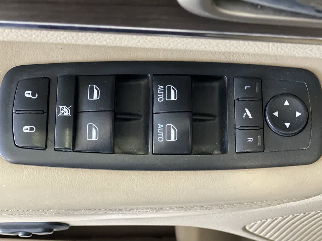 Thumbnail: 2017 Jeep Grand Cherokee - 16