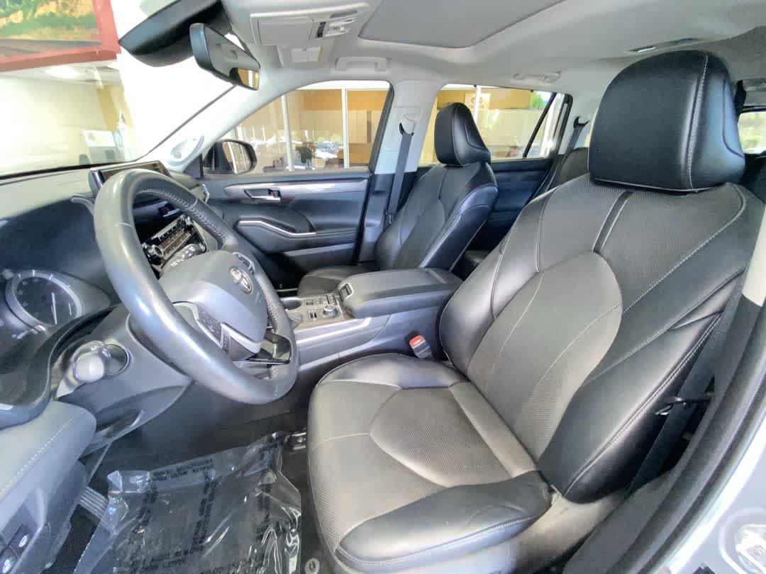 Thumbnail: 2022 Toyota Highlander - 13