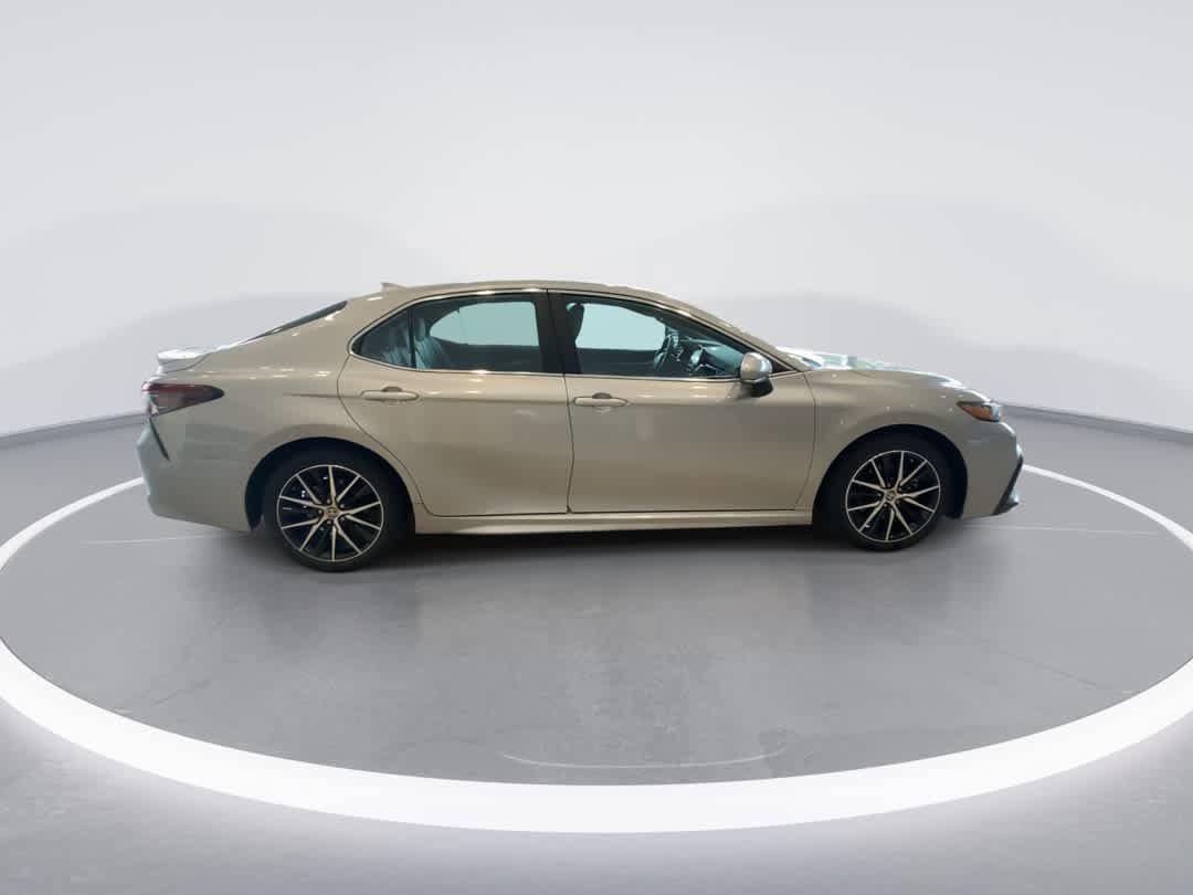 Thumbnail: 2022 Toyota Camry - 9