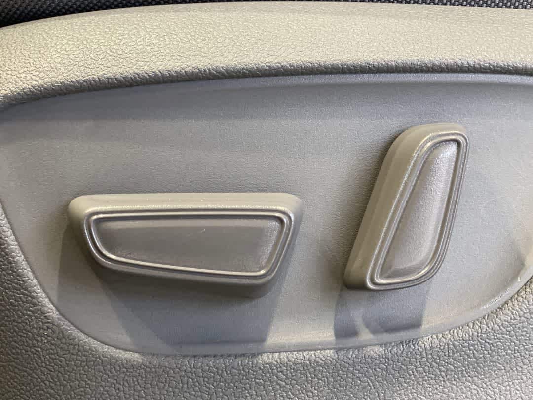 Thumbnail: 2023 Toyota Highlander - 14