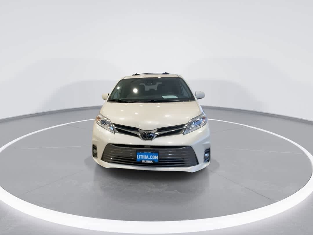 2019 Toyota Sienna XLE Premium photo 3