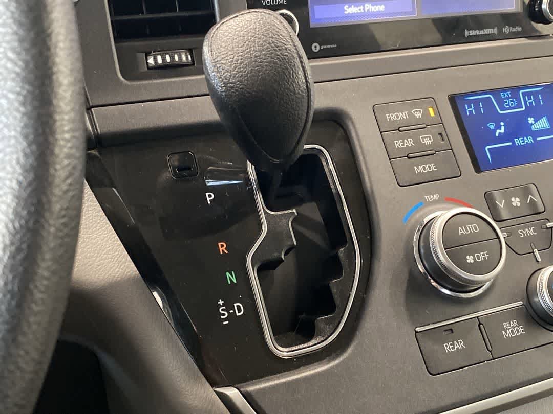 Thumbnail: 2020 Toyota Sienna - 19