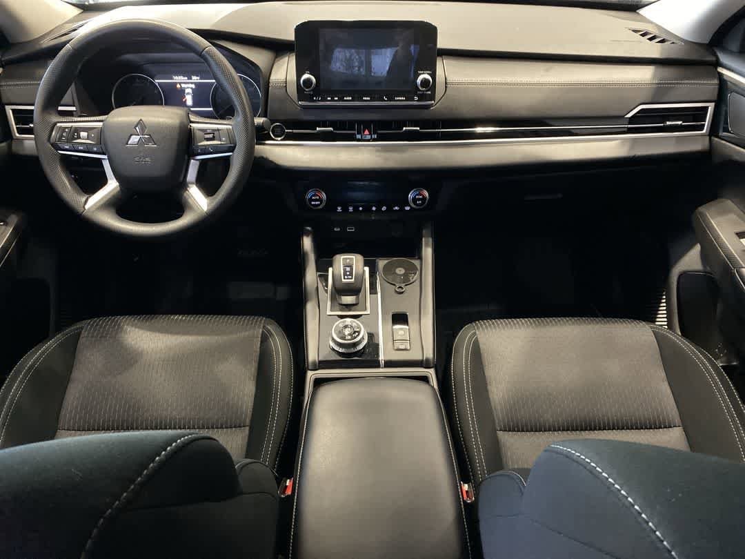 Thumbnail: 2022 Mitsubishi Outlander - 20