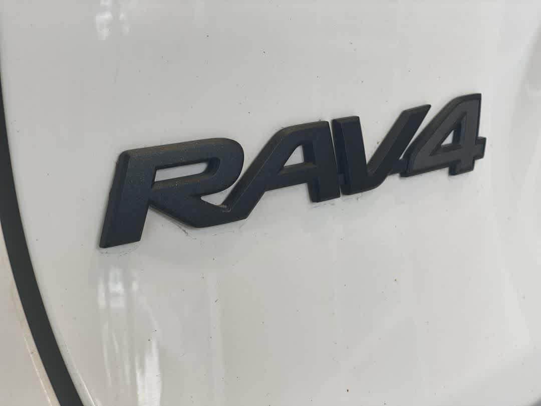 Thumbnail: 2022 Toyota RAV4 - 10