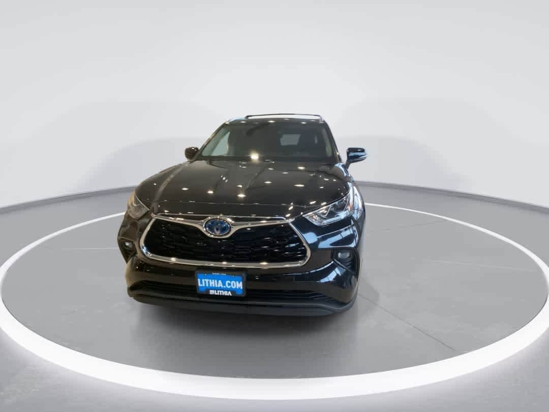 Thumbnail: 2023 Toyota Highlander - 3