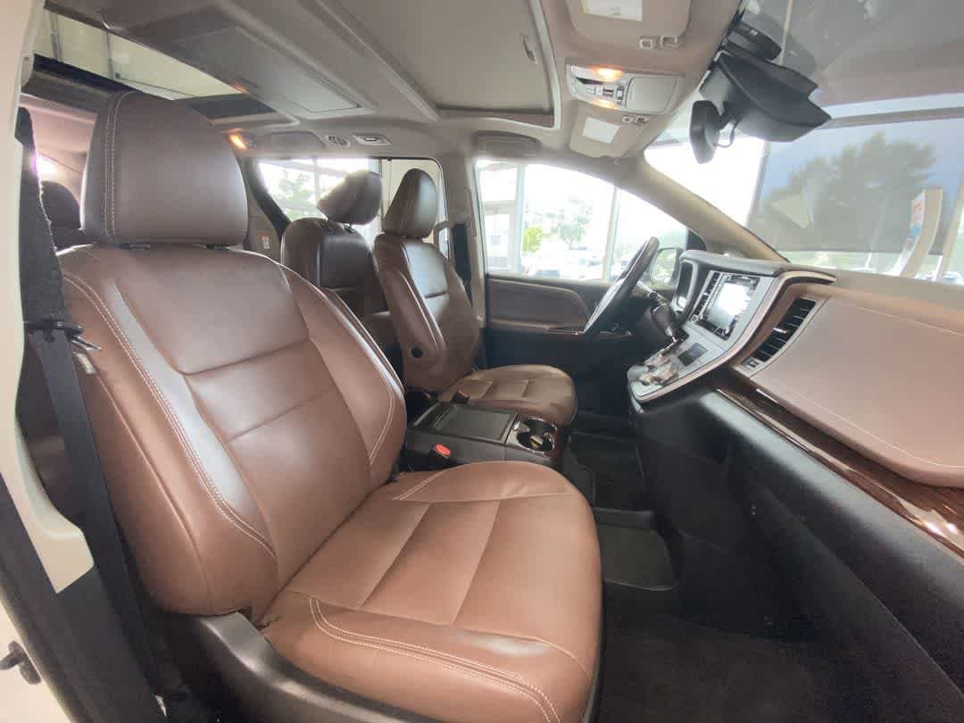 Thumbnail: 2020 Toyota Sienna - 28