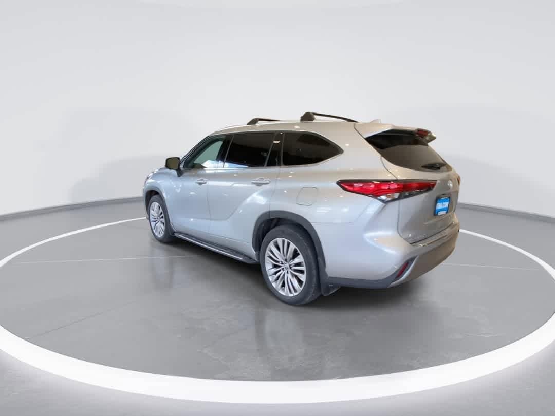 Thumbnail: 2023 Toyota Highlander - 6
