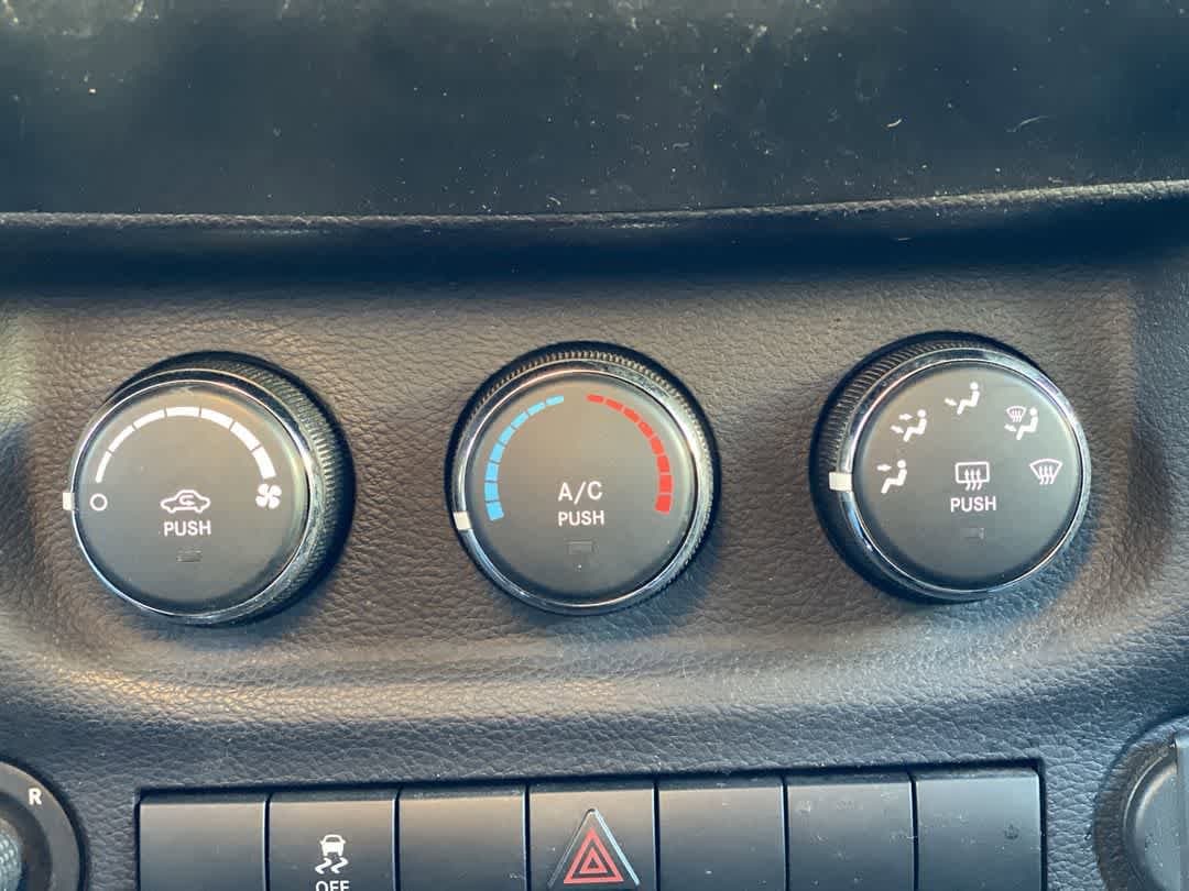 Thumbnail: 2015 Jeep Wrangler - 19