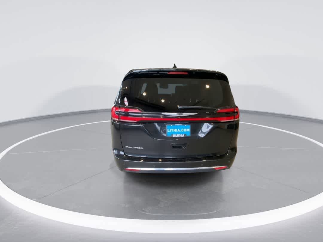 Thumbnail: 2023 Chrysler Pacifica - 7