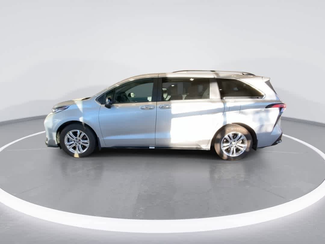 Thumbnail: 2022 Toyota Sienna - 5