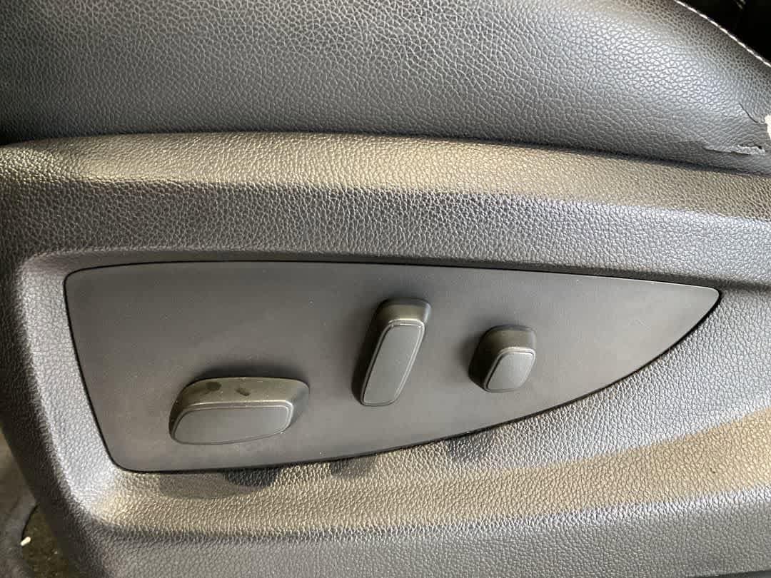 Thumbnail: 2018 Chevrolet Tahoe - 13