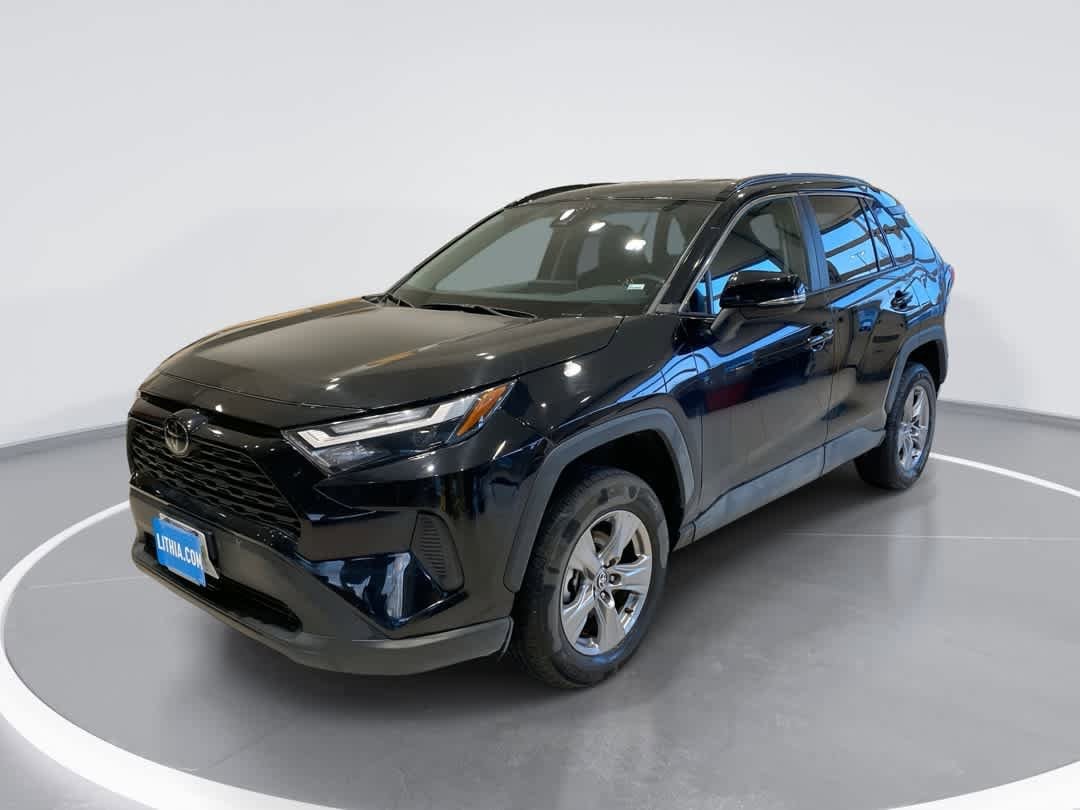 2025 Toyota RAV4 XLE's photo