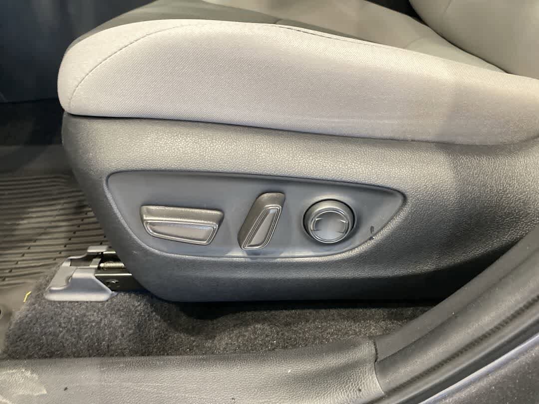 Thumbnail: 2021 Toyota RAV4 - 12