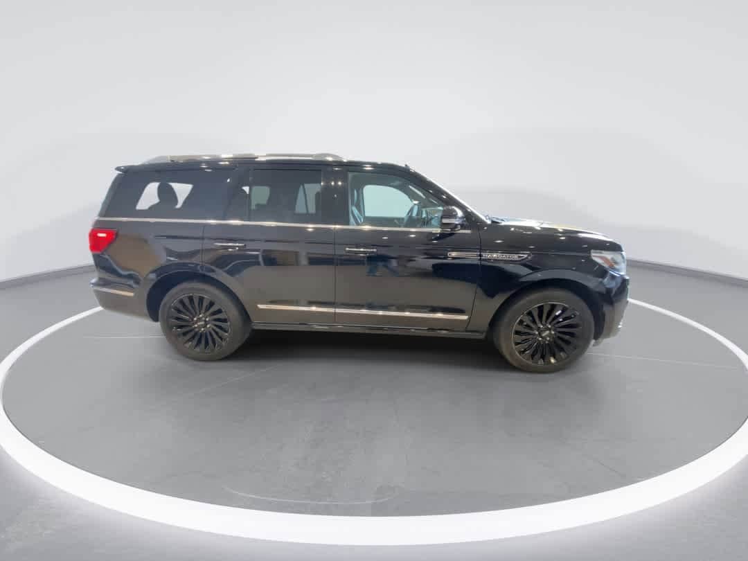 Thumbnail: 2020 Lincoln Navigator - 9