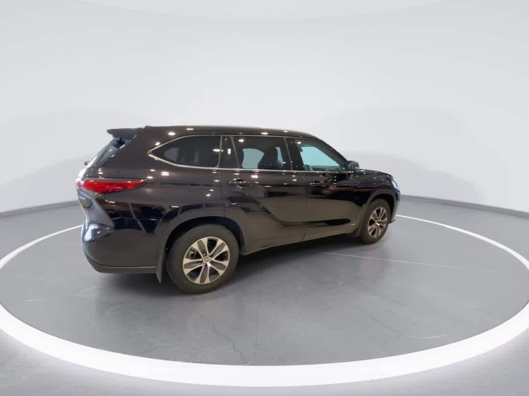 Thumbnail: 2022 Toyota Highlander - 8