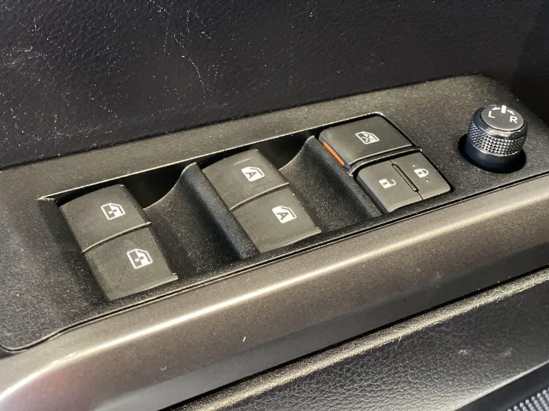 Thumbnail: 2020 Toyota Tacoma - 15