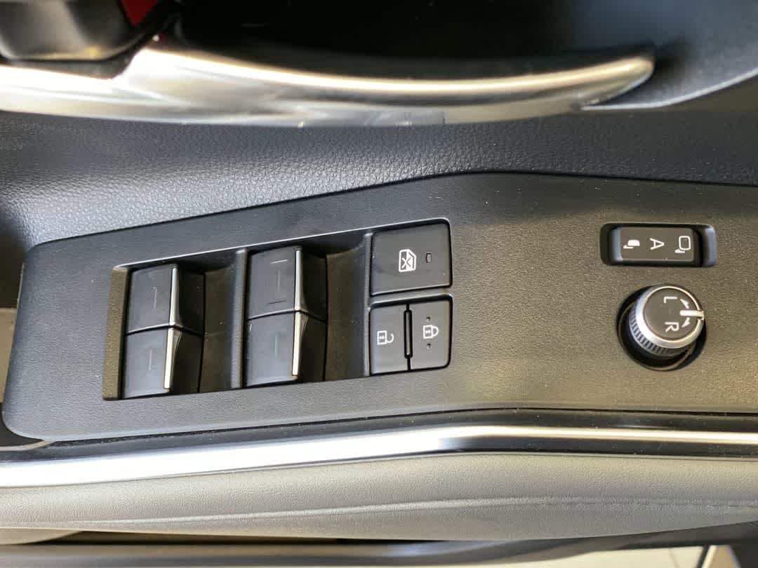 Thumbnail: 2023 Toyota Highlander - 16