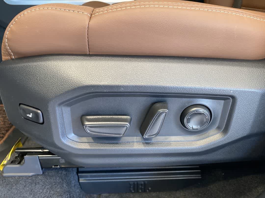 Thumbnail: 2025 Toyota Tundra - 14