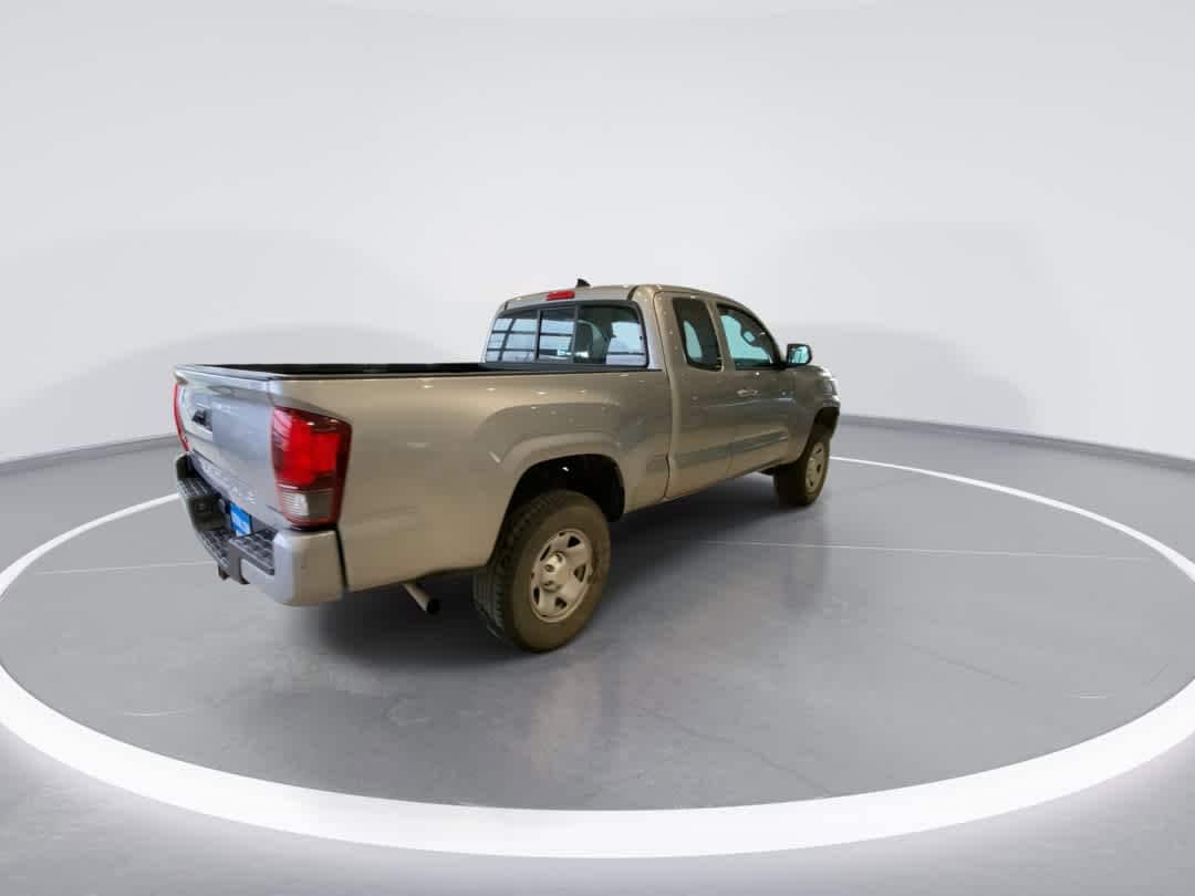 Thumbnail: 2018 Toyota Tacoma - 8