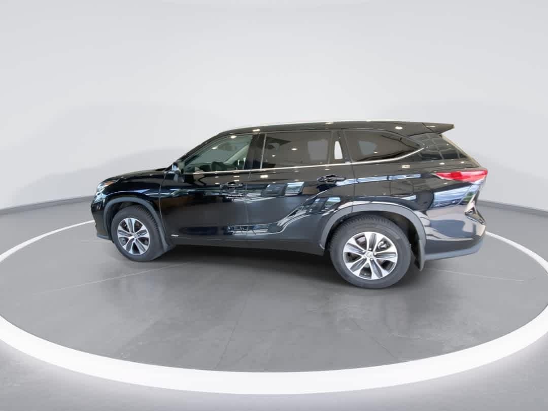 Thumbnail: 2022 Toyota Highlander - 5