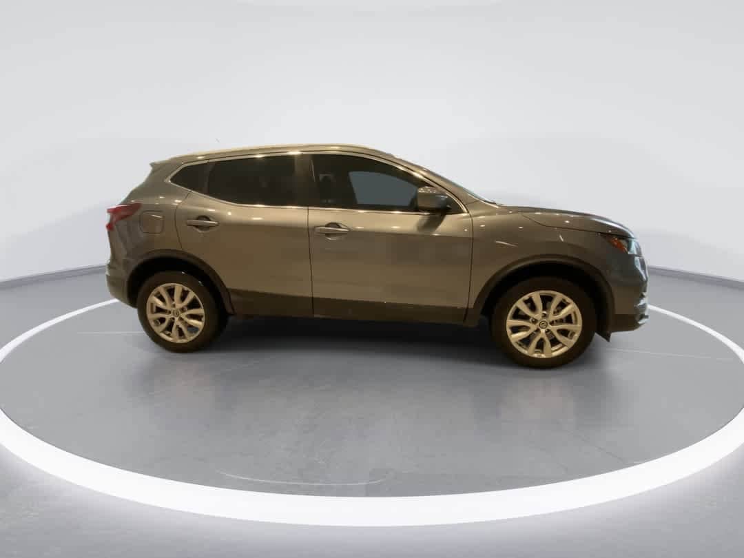 Thumbnail: 2021 Nissan Rogue Sport - 9