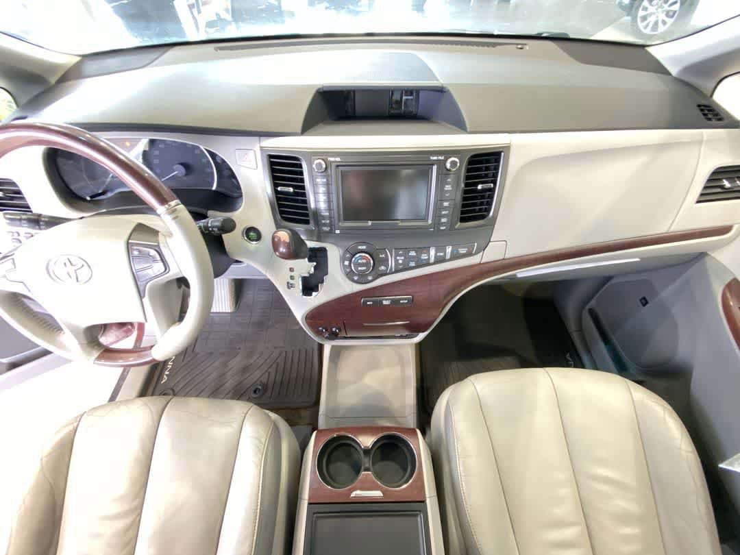 Thumbnail: 2014 Toyota Sienna - 23