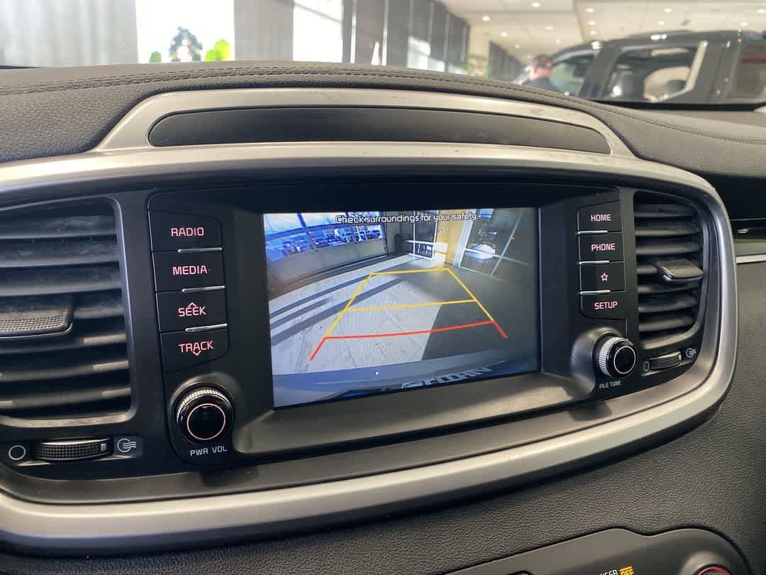 Thumbnail: 2020 Kia Sorento - 17