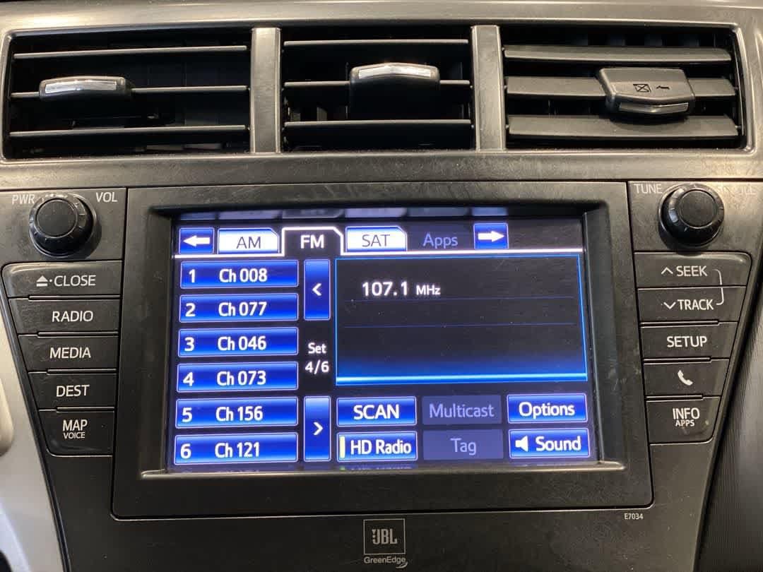 Thumbnail: 2013 Toyota Prius v - 19