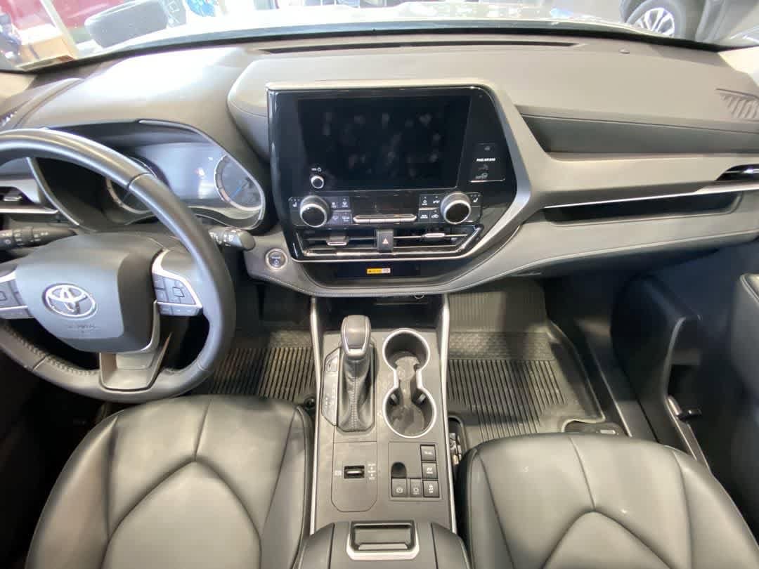 Thumbnail: 2024 Toyota Highlander - 23