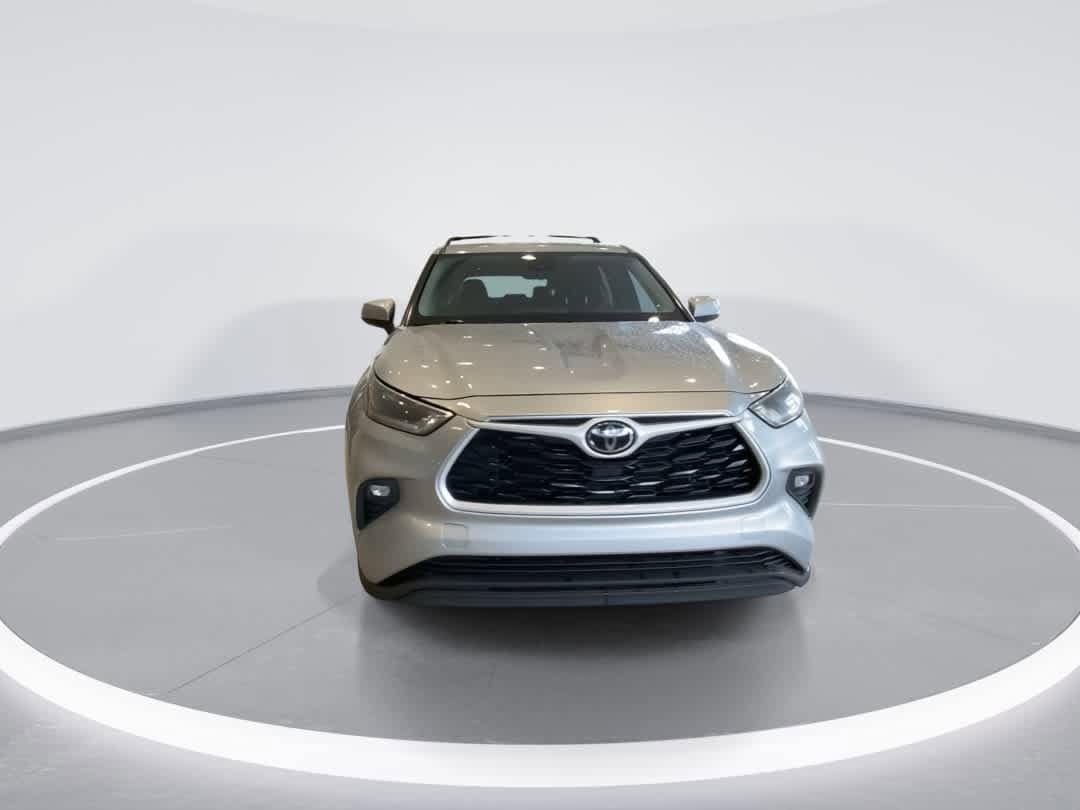 Thumbnail: 2021 Toyota Highlander - 3