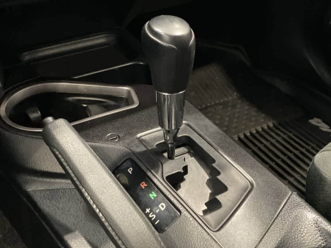 Thumbnail: 2018 Toyota RAV4 - 21