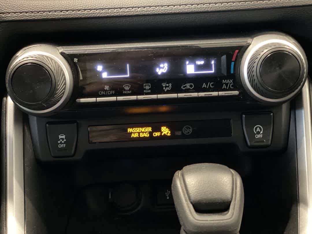 Thumbnail: 2020 Toyota RAV4 - 21