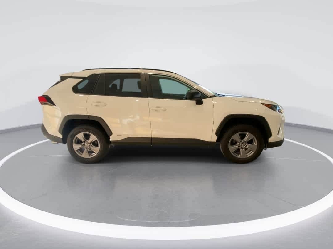 Thumbnail: 2022 Toyota RAV4 - 9