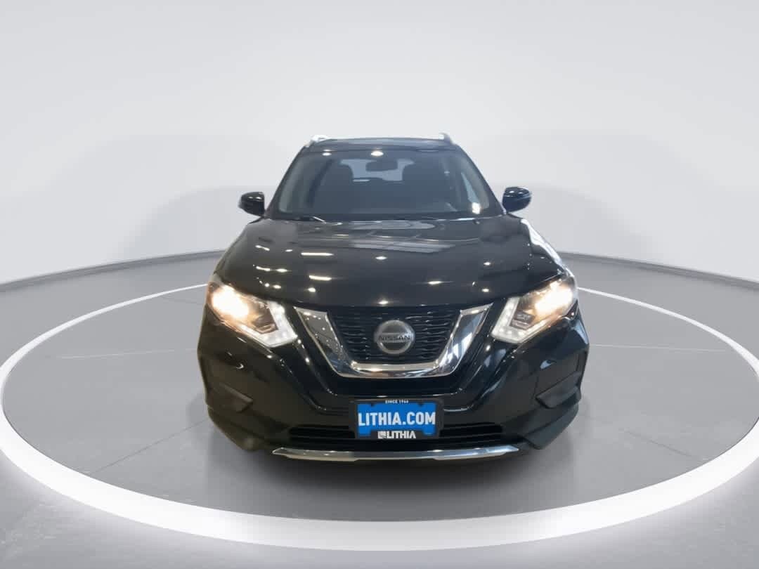 2018 Nissan Rogue SV photo 3