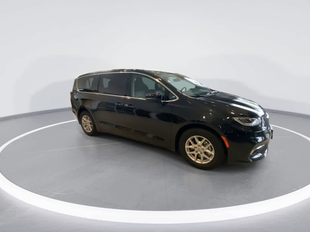 Thumbnail: 2023 Chrysler Pacifica - 2