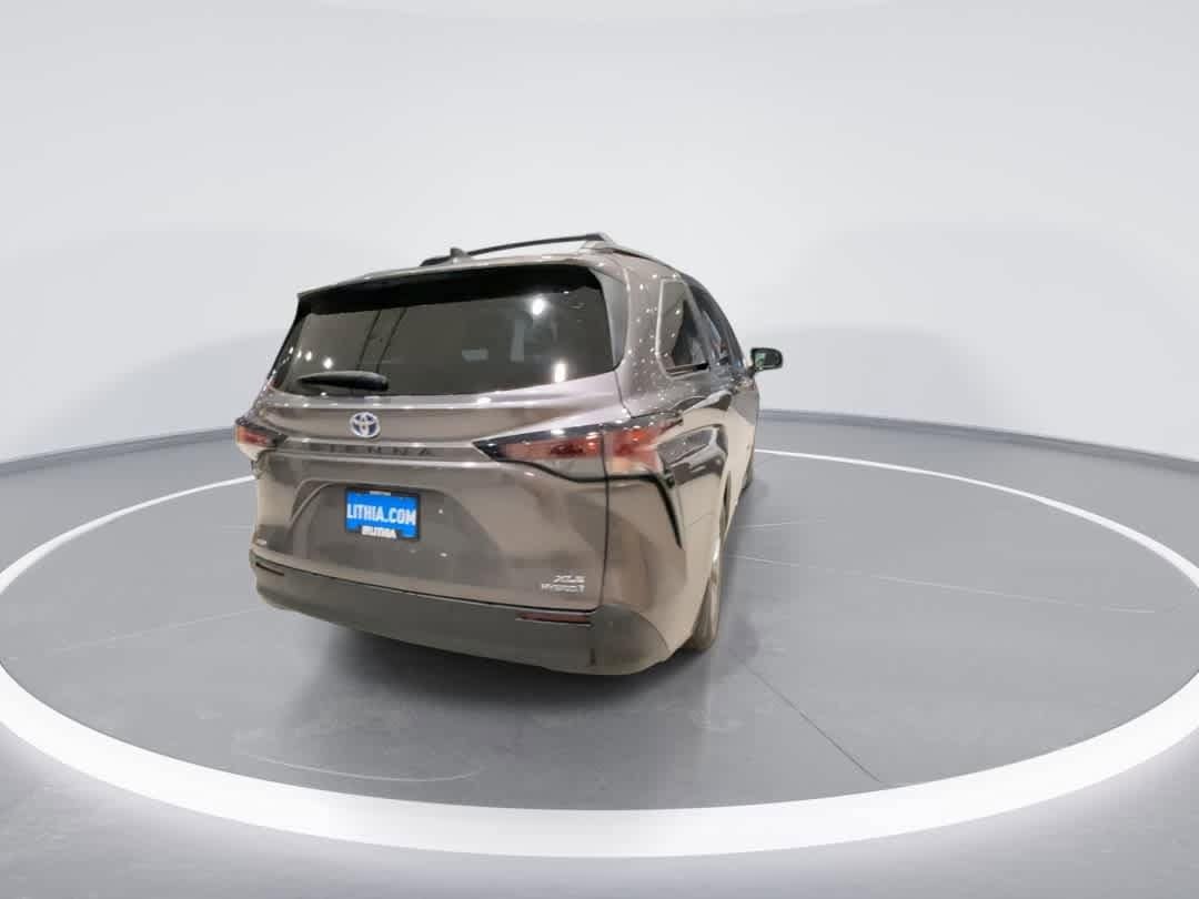 Thumbnail: 2024 Toyota Sienna - 8