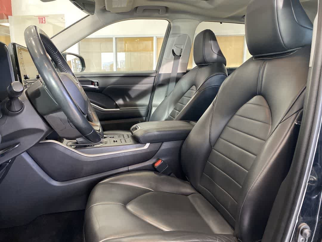 Thumbnail: 2022 Toyota Highlander - 11