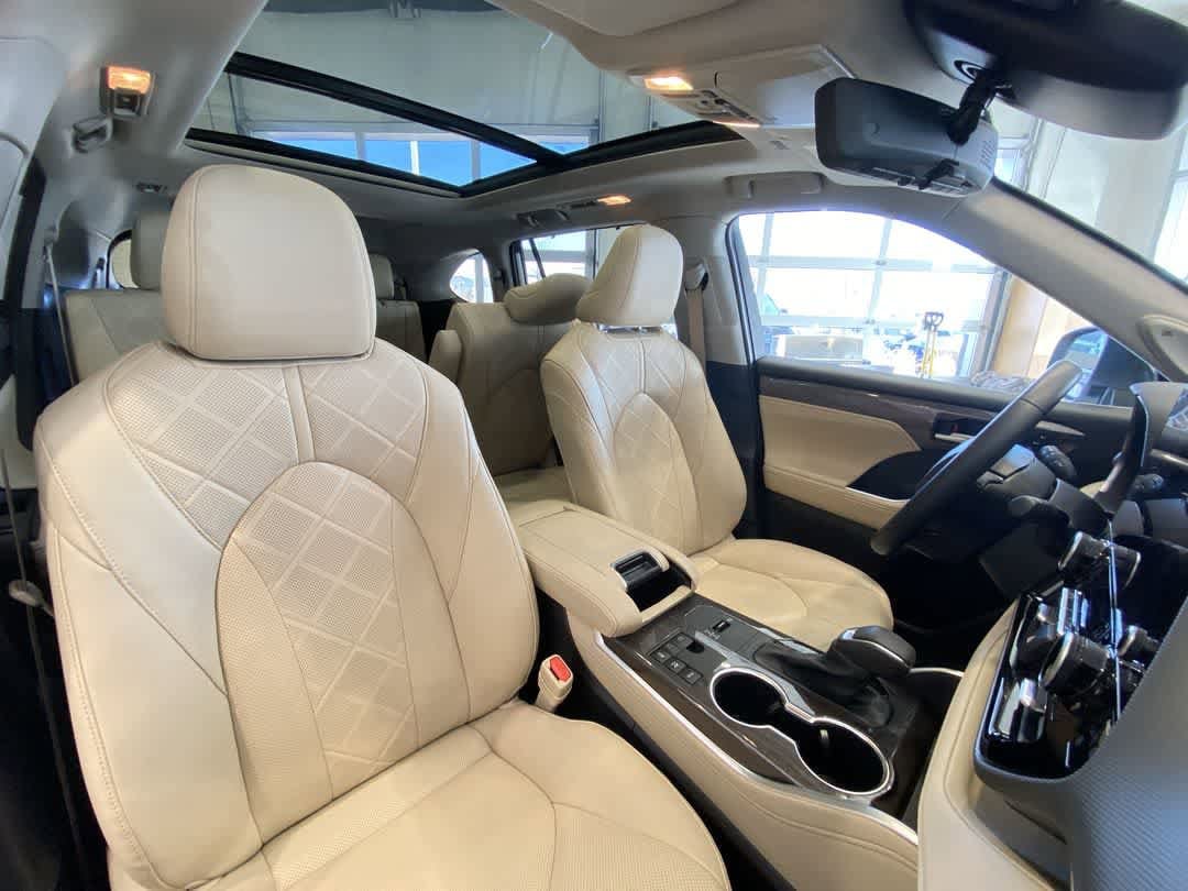 Thumbnail: 2024 Toyota Highlander - 28