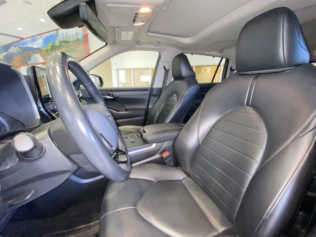 Thumbnail: 2021 Toyota Highlander - 13