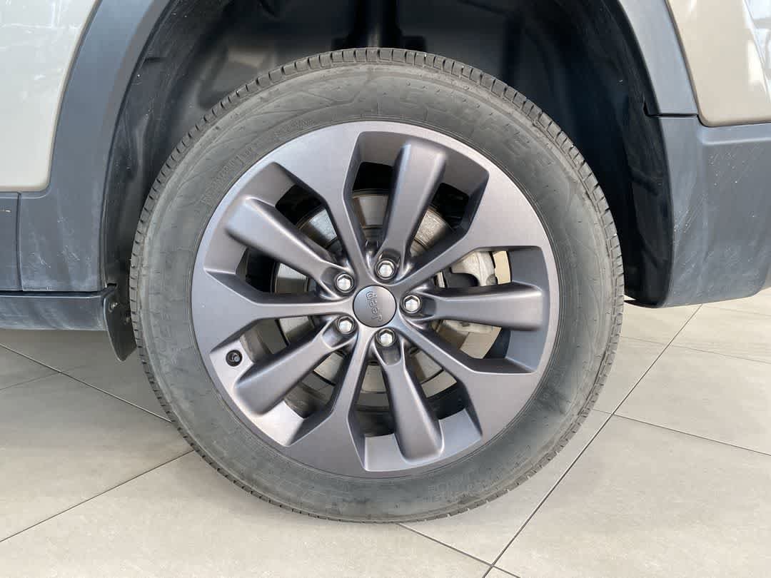 Thumbnail: 2021 Jeep Cherokee - 13